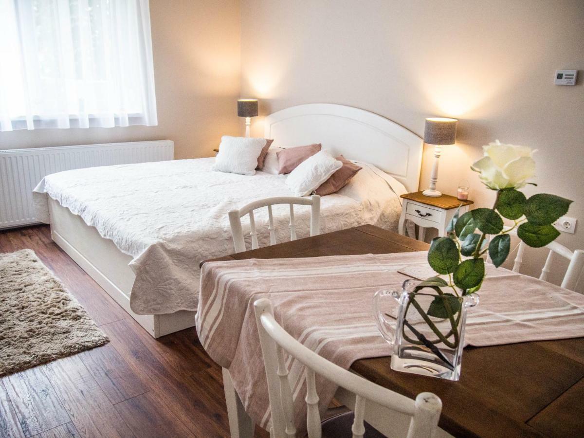 Feliz Apartman Gyula Eksteriør billede