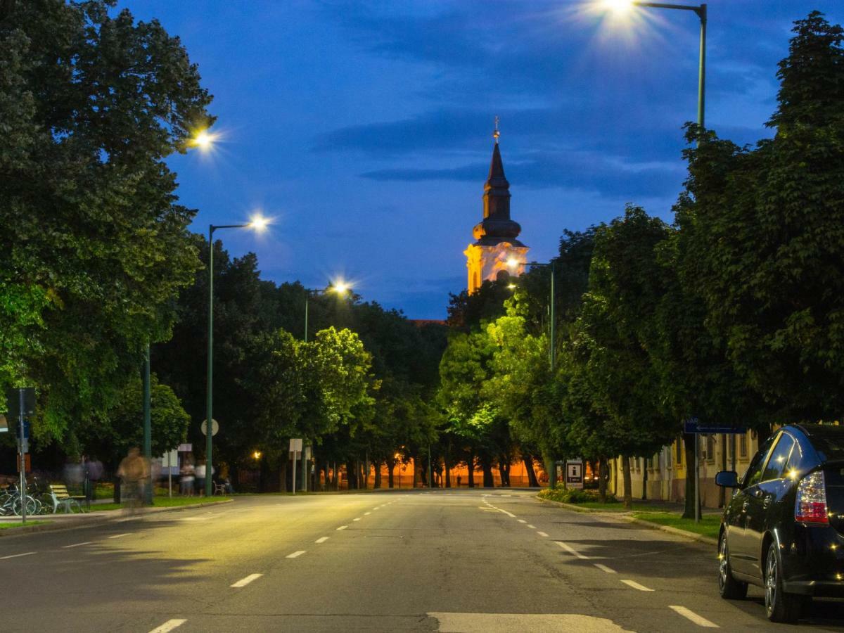 Feliz Apartman Gyula Eksteriør billede